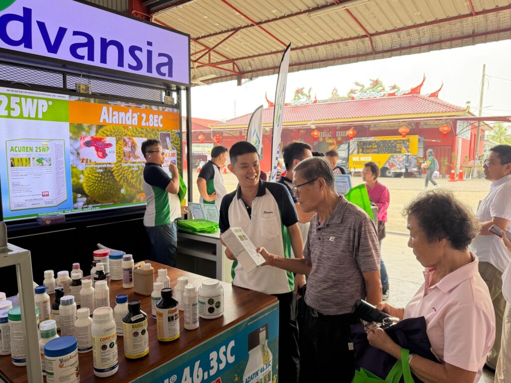 Advansia team introducing agricultural products to farmers at AgTech 2026 in Raub